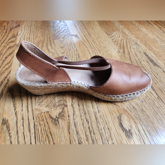 Andre Assous Espadrille Wedge, Tan Leather Peep Toe US7.0 - Picture 4 of 4